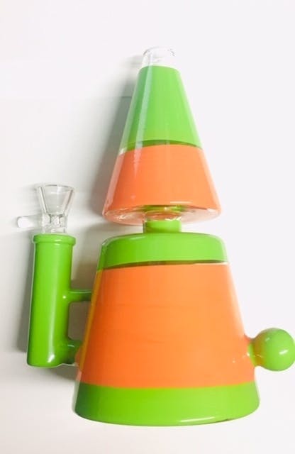 gear-2445-orange-a-green-cone-bong