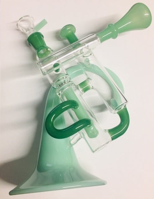 gear-2490-green-trumpet-bong