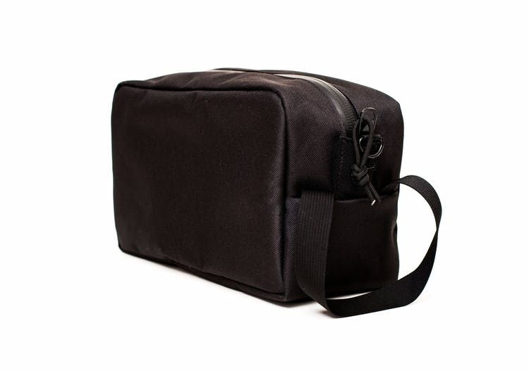 gear-abscent-toiletry-bag-black