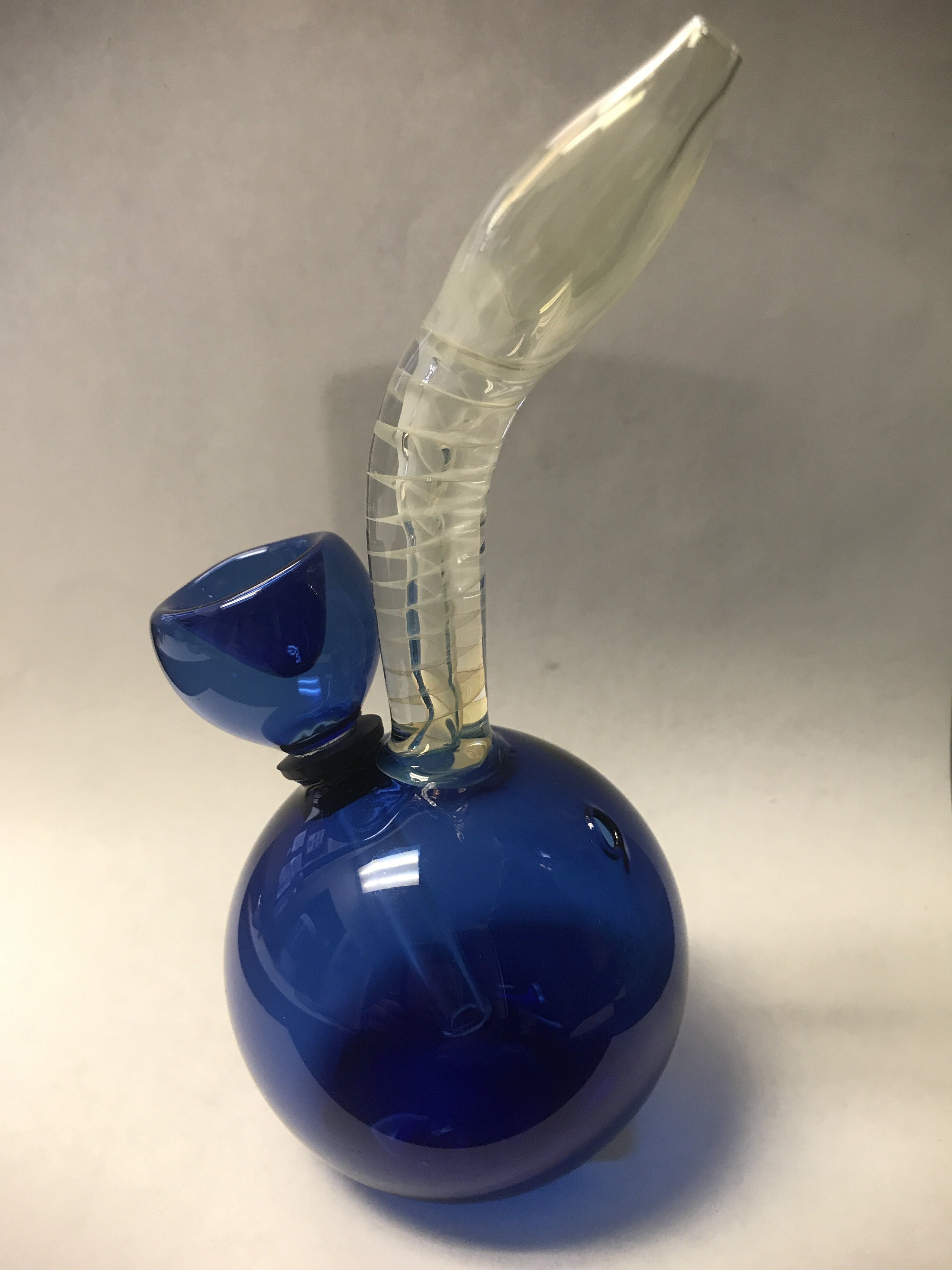 gear-assorted-color-bottom-water-pipe