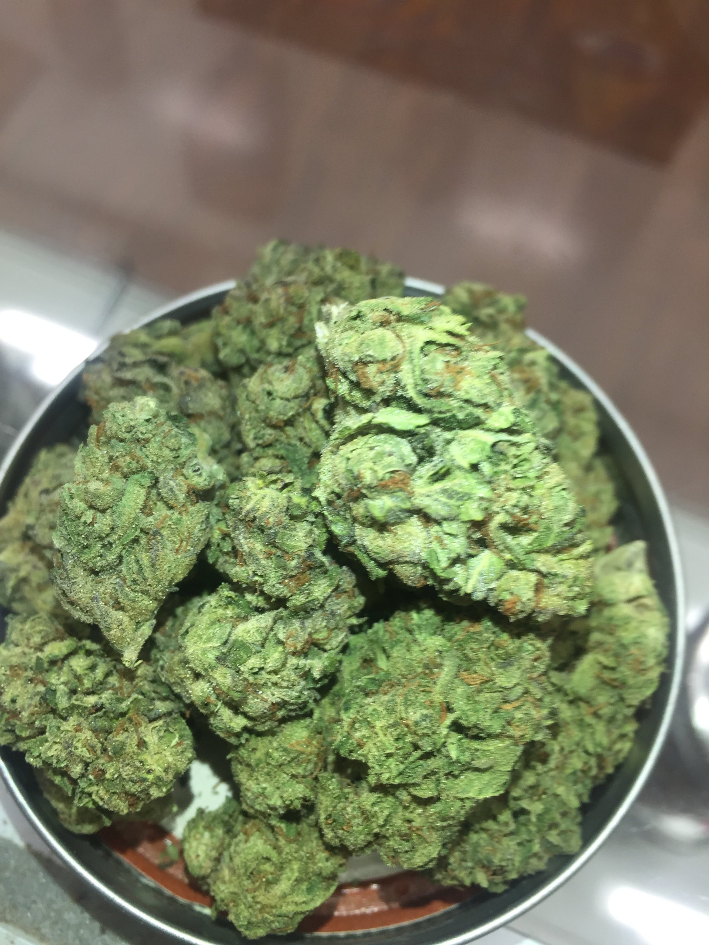 marijuana-dispensaries-green-factories-in-los-angeles-blue-skittles