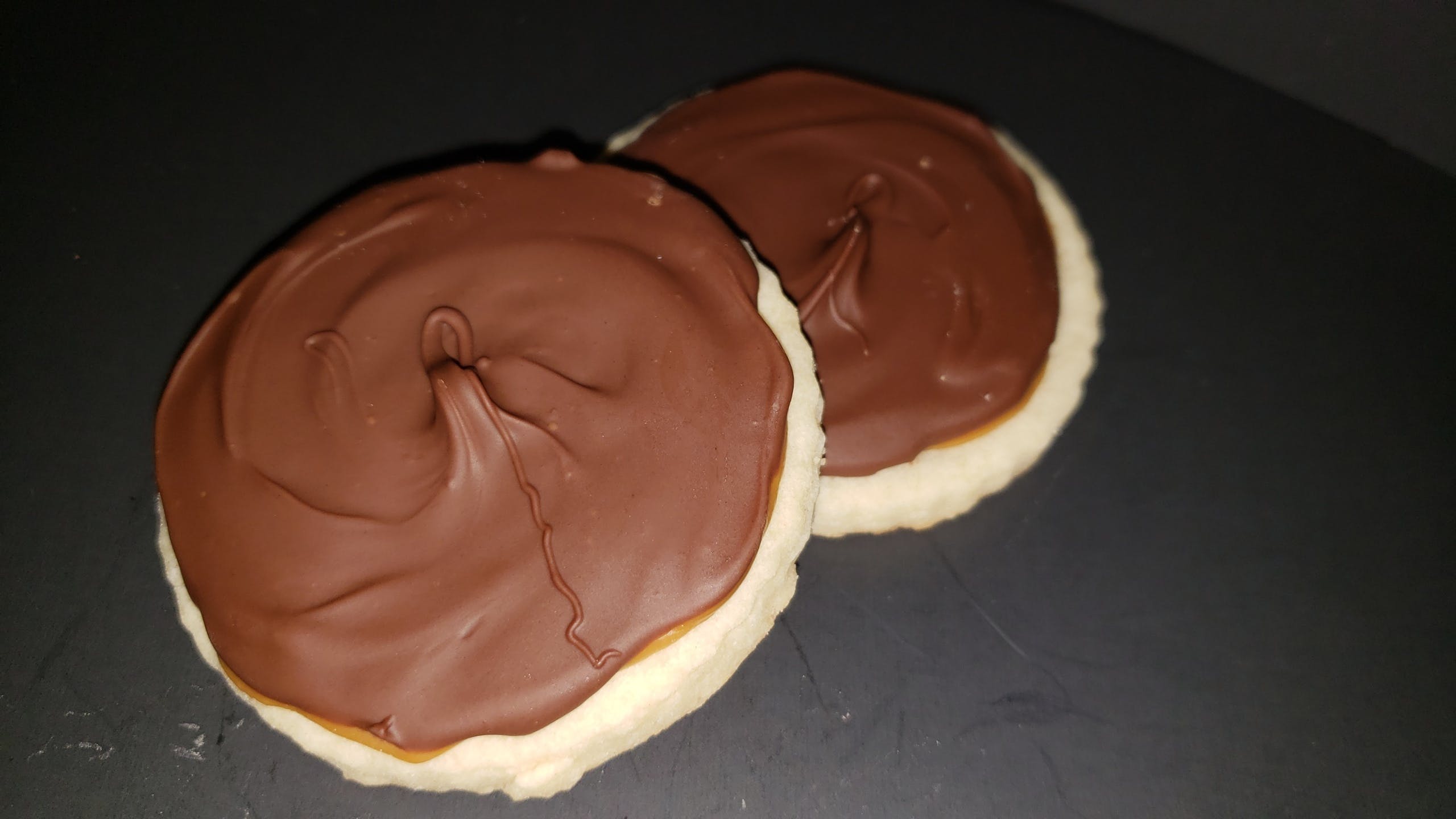 edible-caramel-chocolate-shortbread-cookie-50-mg