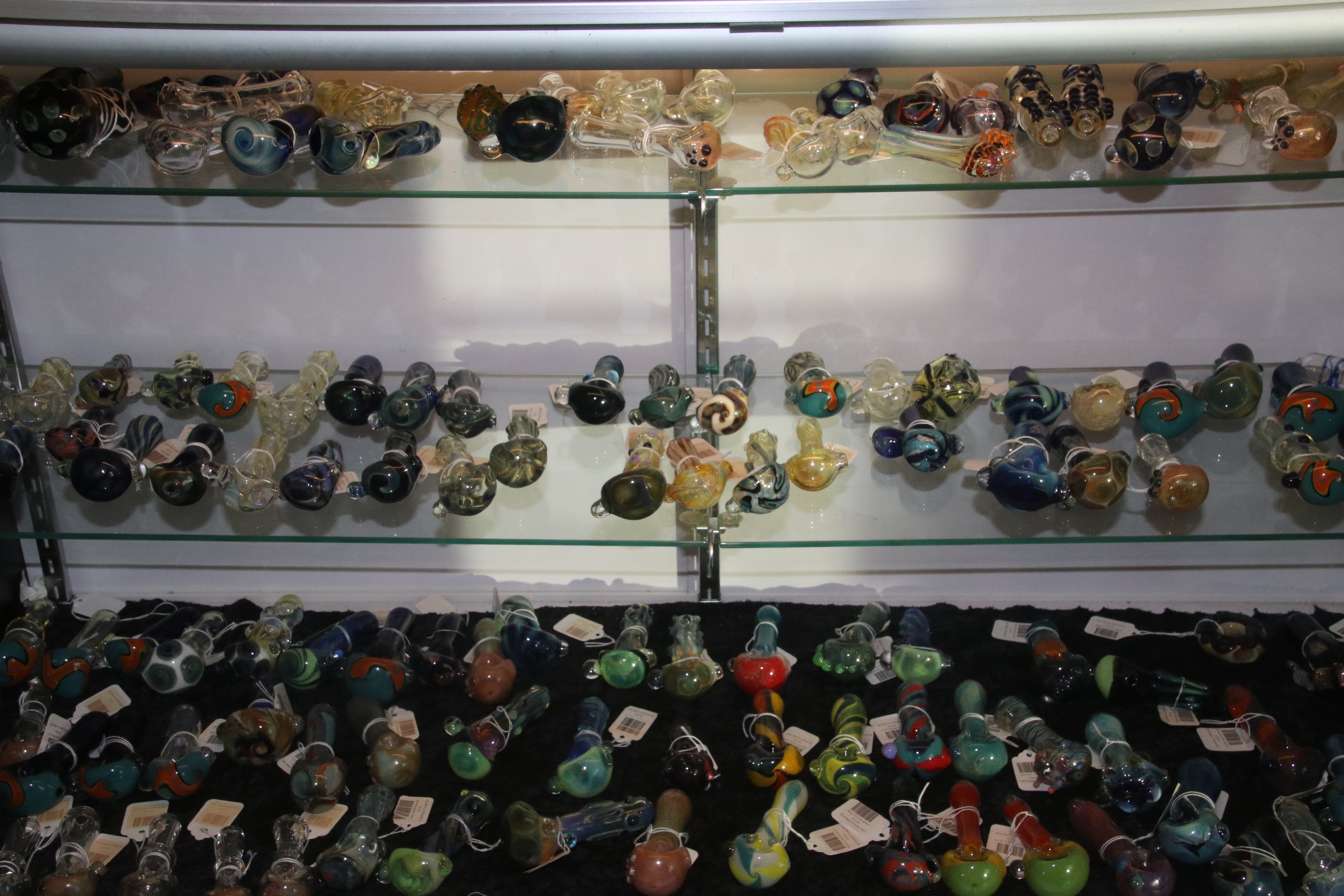 marijuana-dispensaries-michigan-organic-solutions-in-flint-glass-pipes