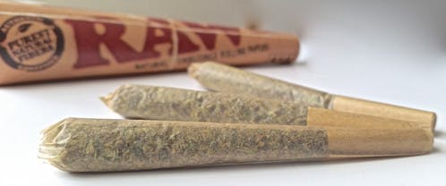 marijuana-dispensaries-supreme-og-in-los-angeles-gold-leaf-pre-roll