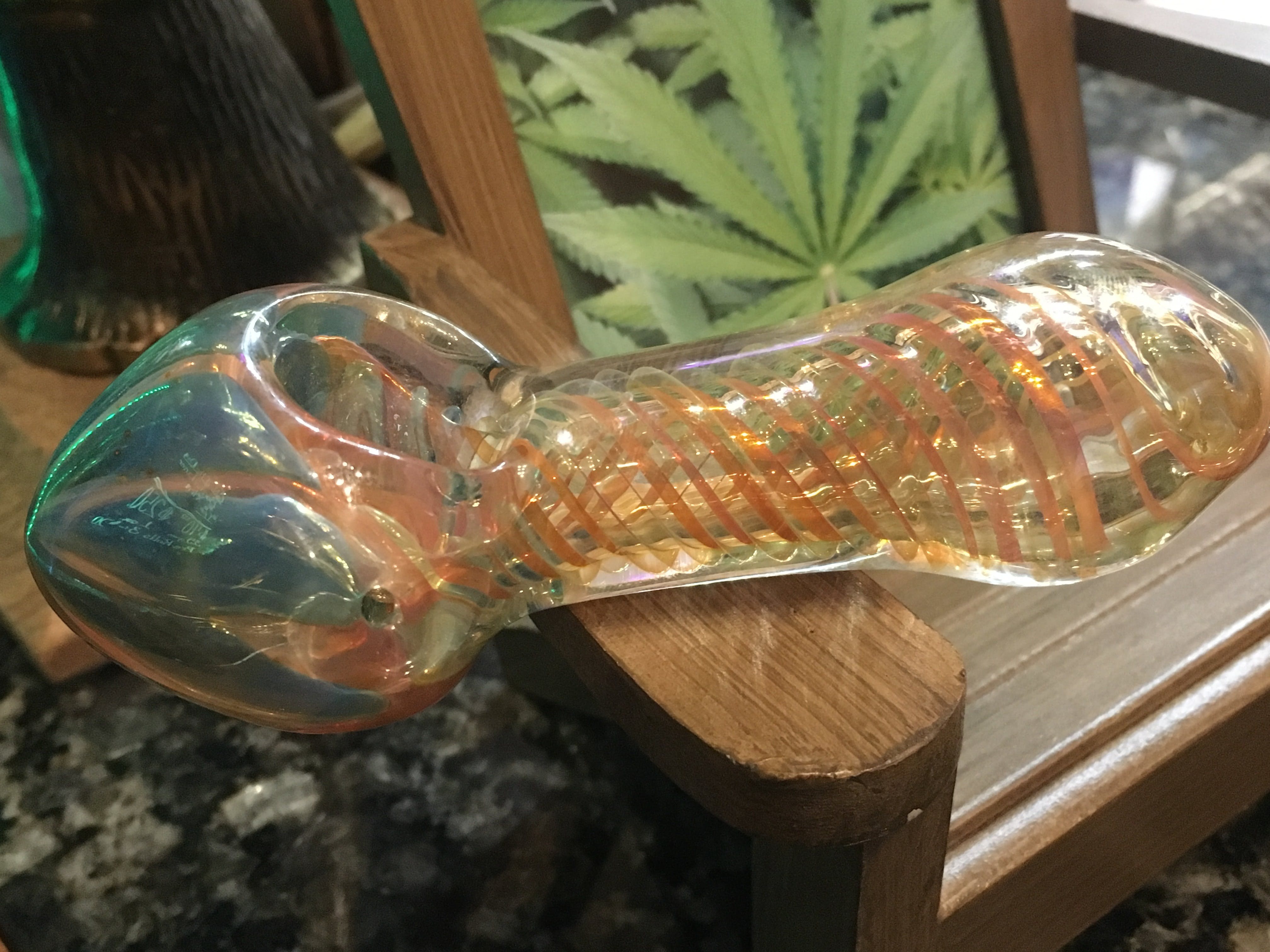 gear-gold-swirl-glass-pipe