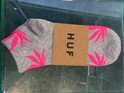 Gray/pink pot leaf socks