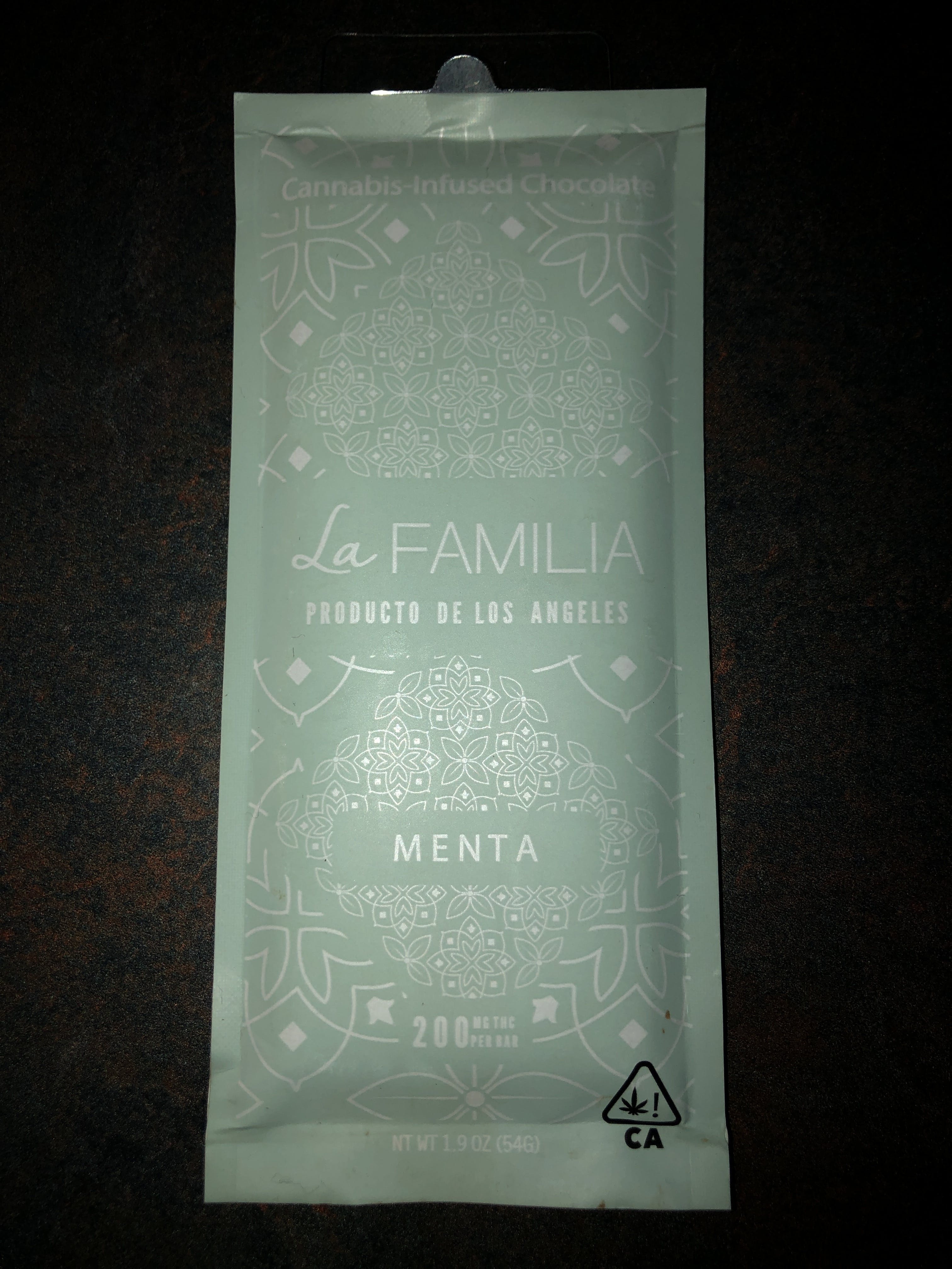 edible-la-familia-menta-dark-chocolate-bar-200-mg