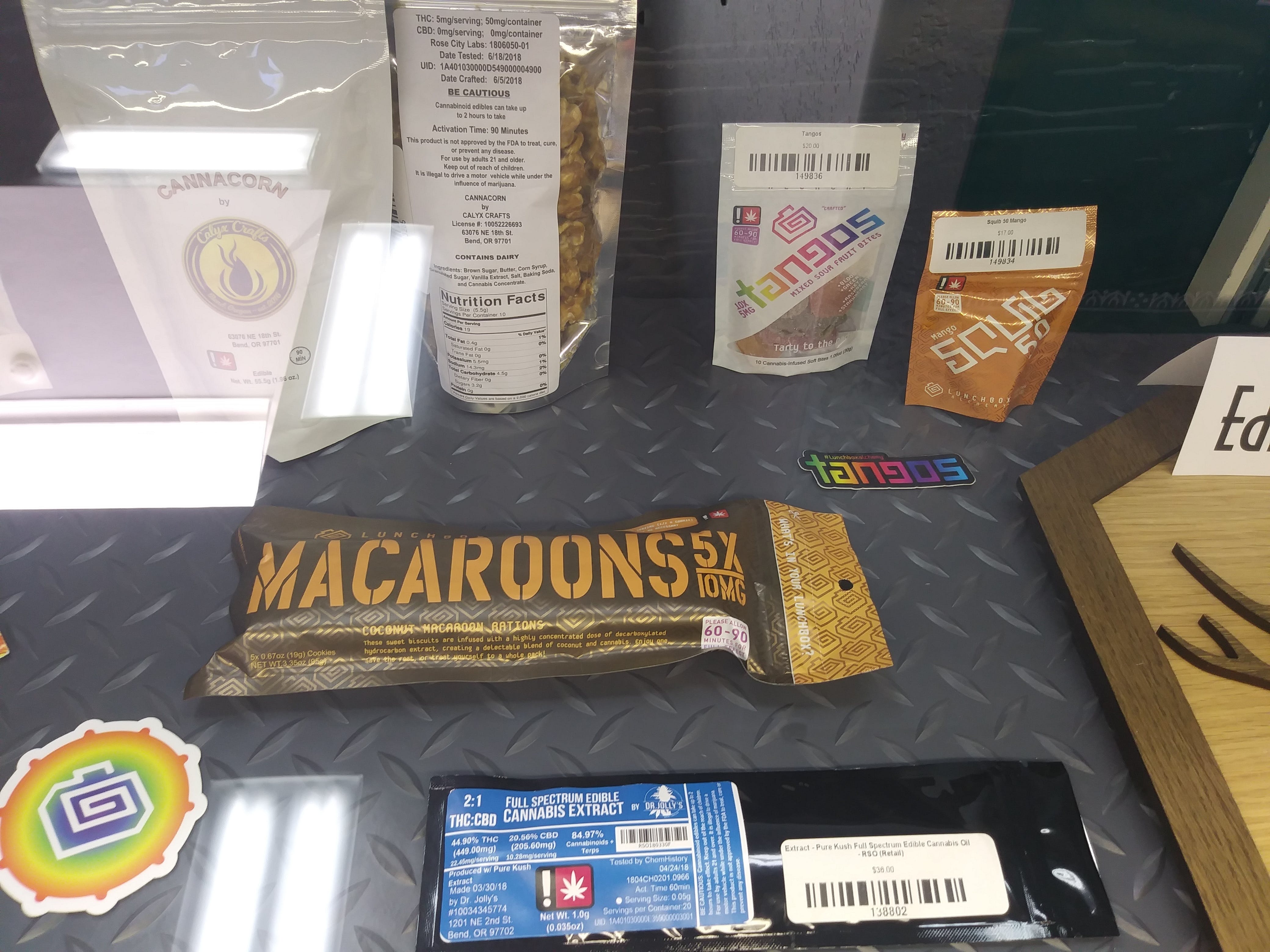 edible-lunchbox-alchemy-lunchbox-alchemy-coconut-macroons-thc-50mg