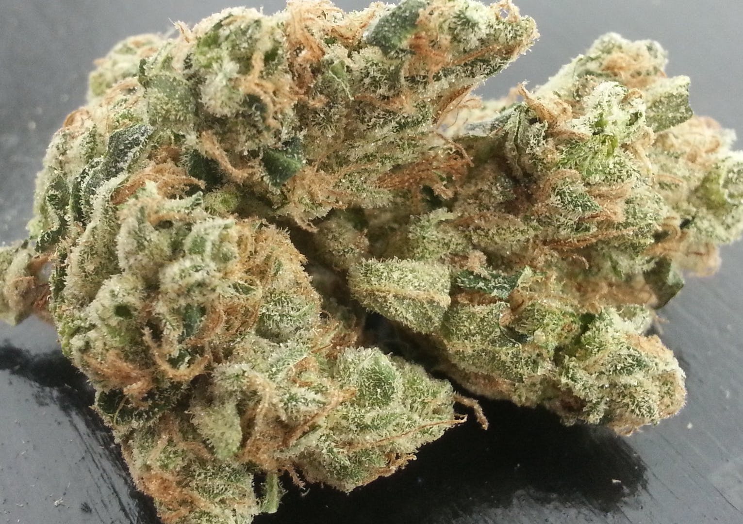 marijuana-dispensaries-vip-collective-in-los-angeles-nyc-sour-diesel