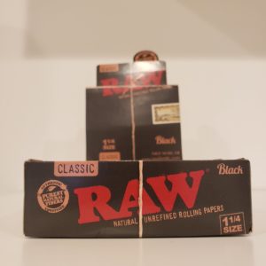Papers - 1 1/4 Black Hemp Papers- RAW