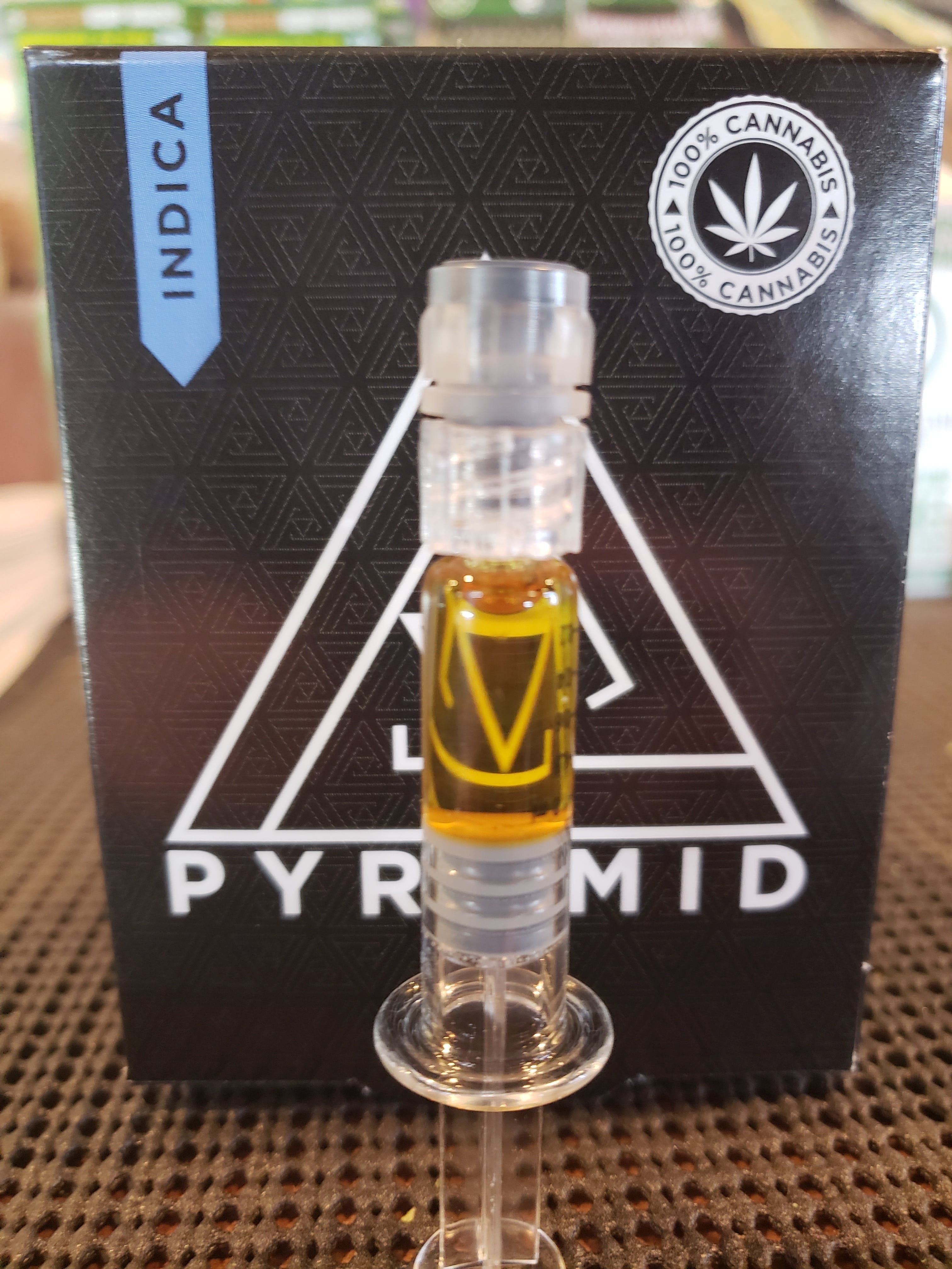 concentrate-pyramid-prism-distillate-syringe-indica-1000mg