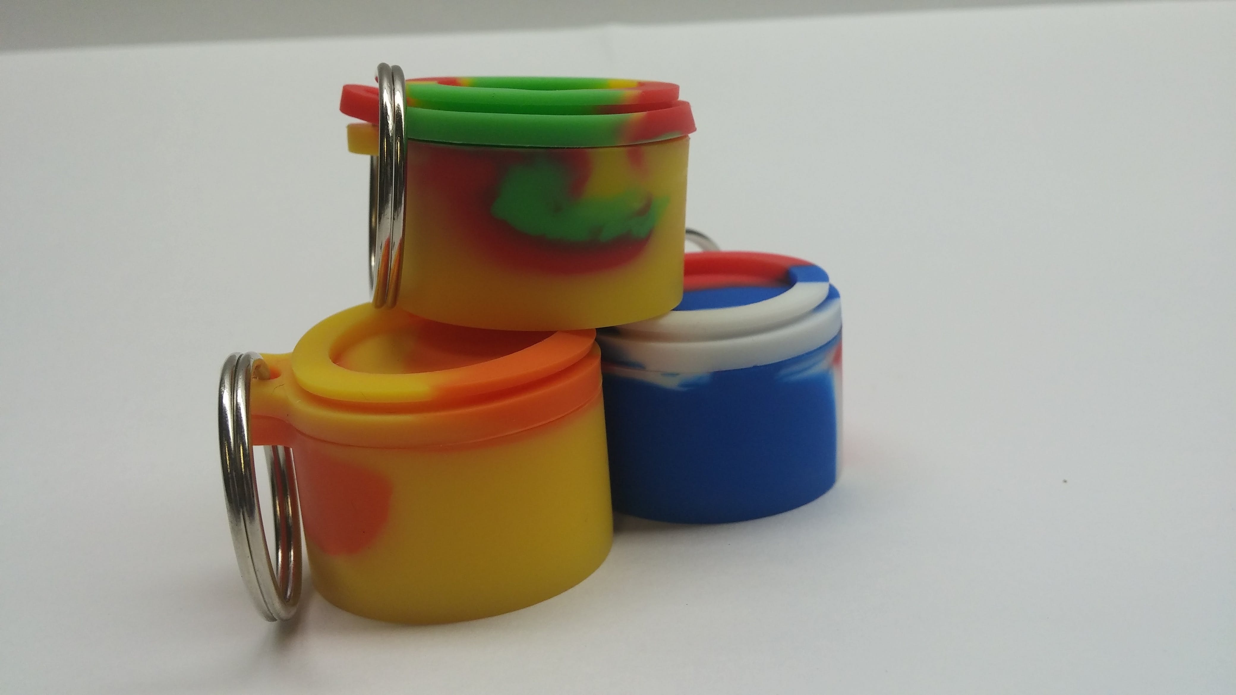 gear-silicone-keychain-dab-container