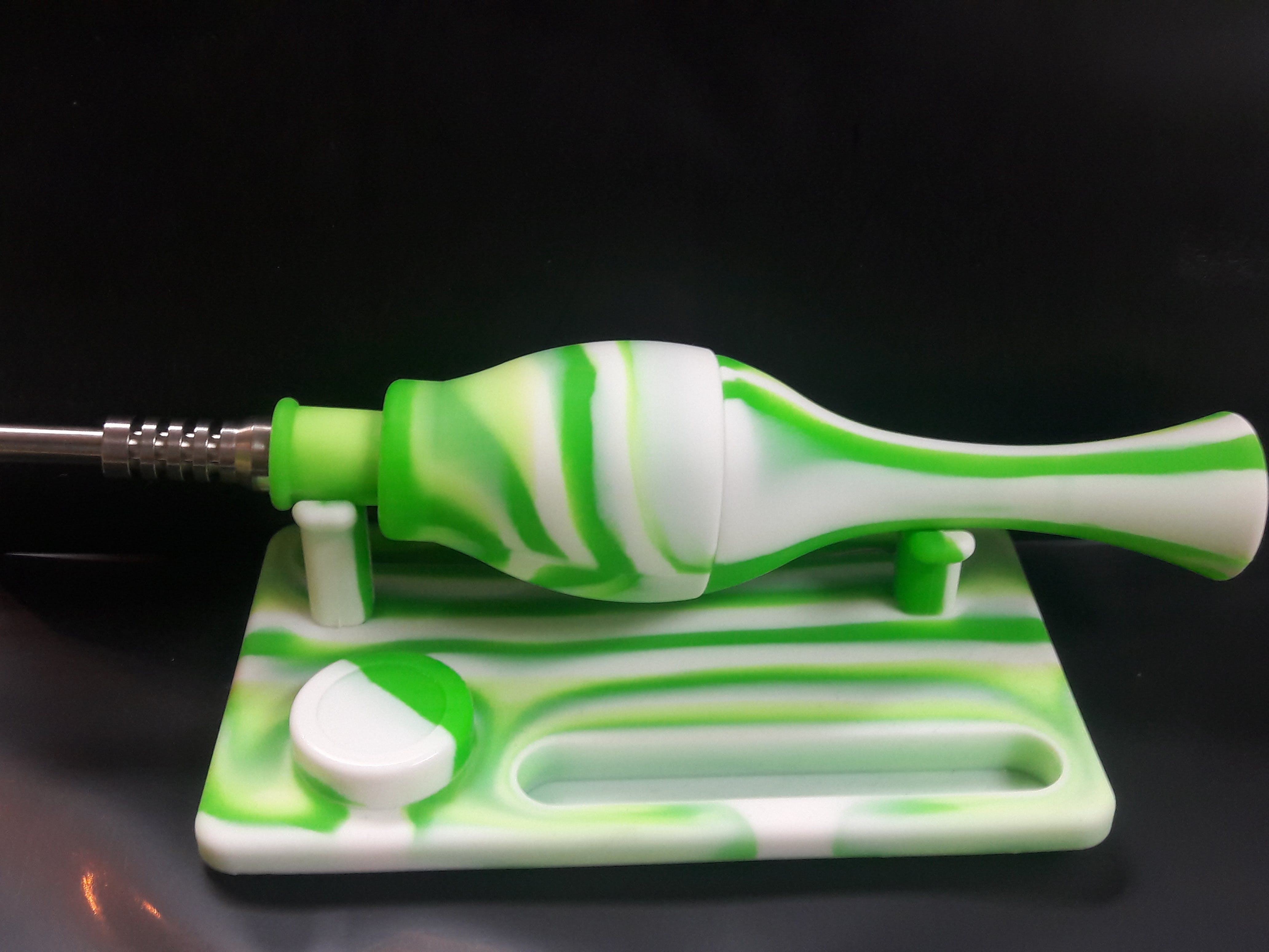 gear-silicone-nectar-collector-with-stand