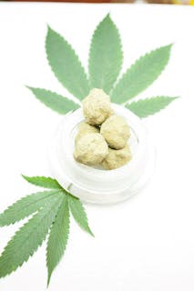 indica-silver-back-extracts-moon-rocks