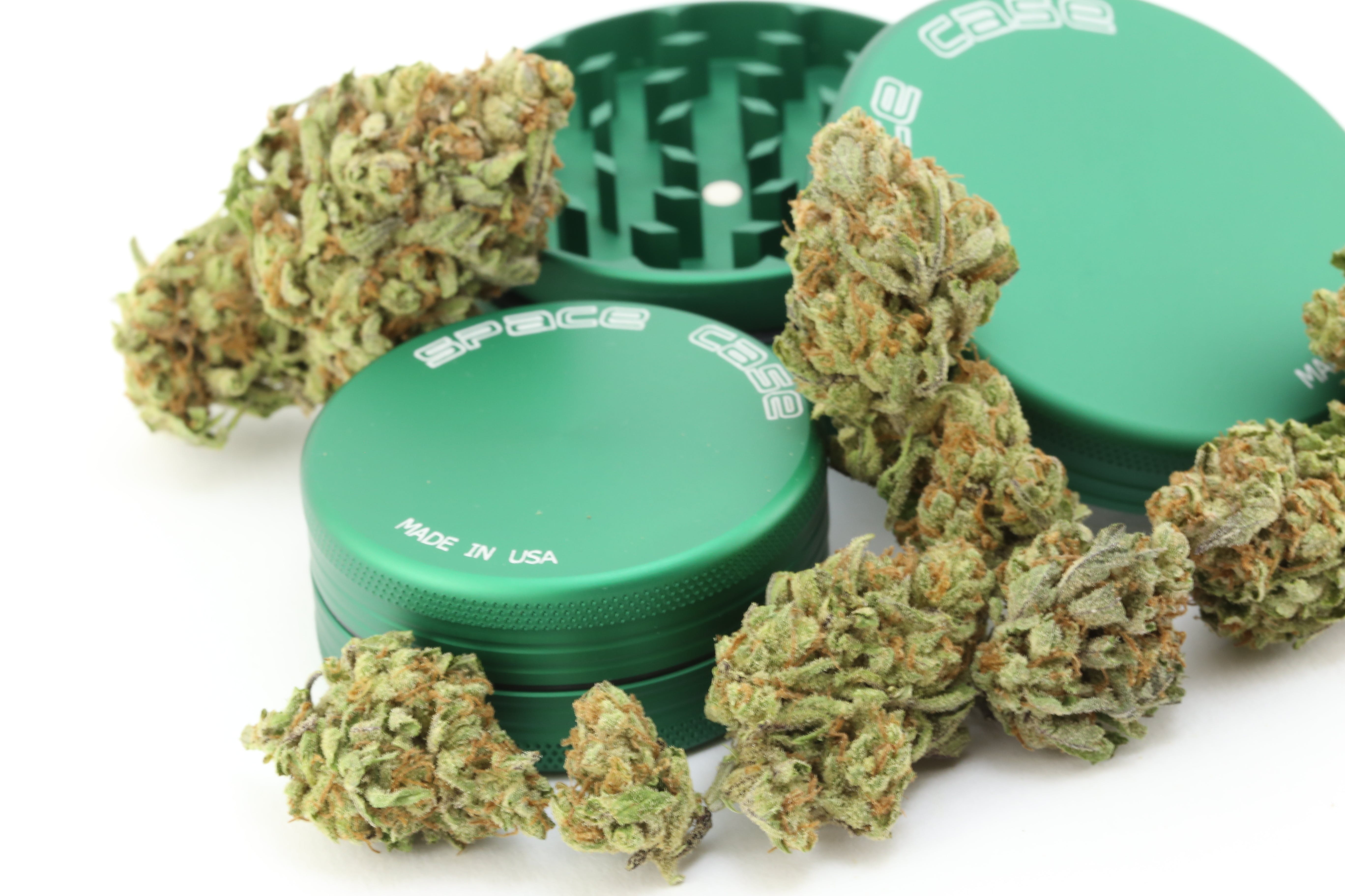 marijuana-dispensaries-rooted-northwest-llc-in-portland-space-case-grinders