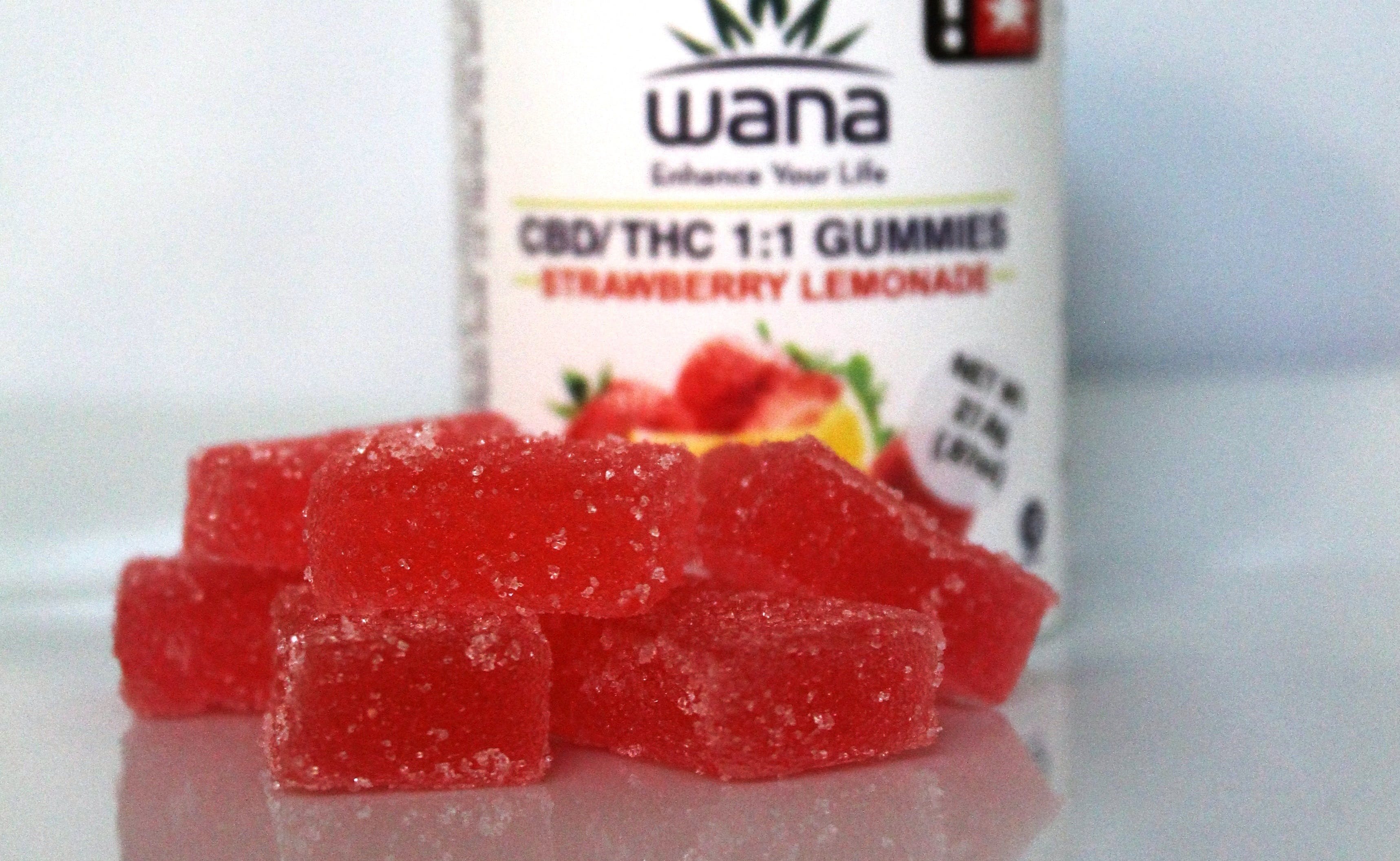 edible-strawberry-lemonade-11-gummies-49-2mg-thc-50mg-cbd-wana