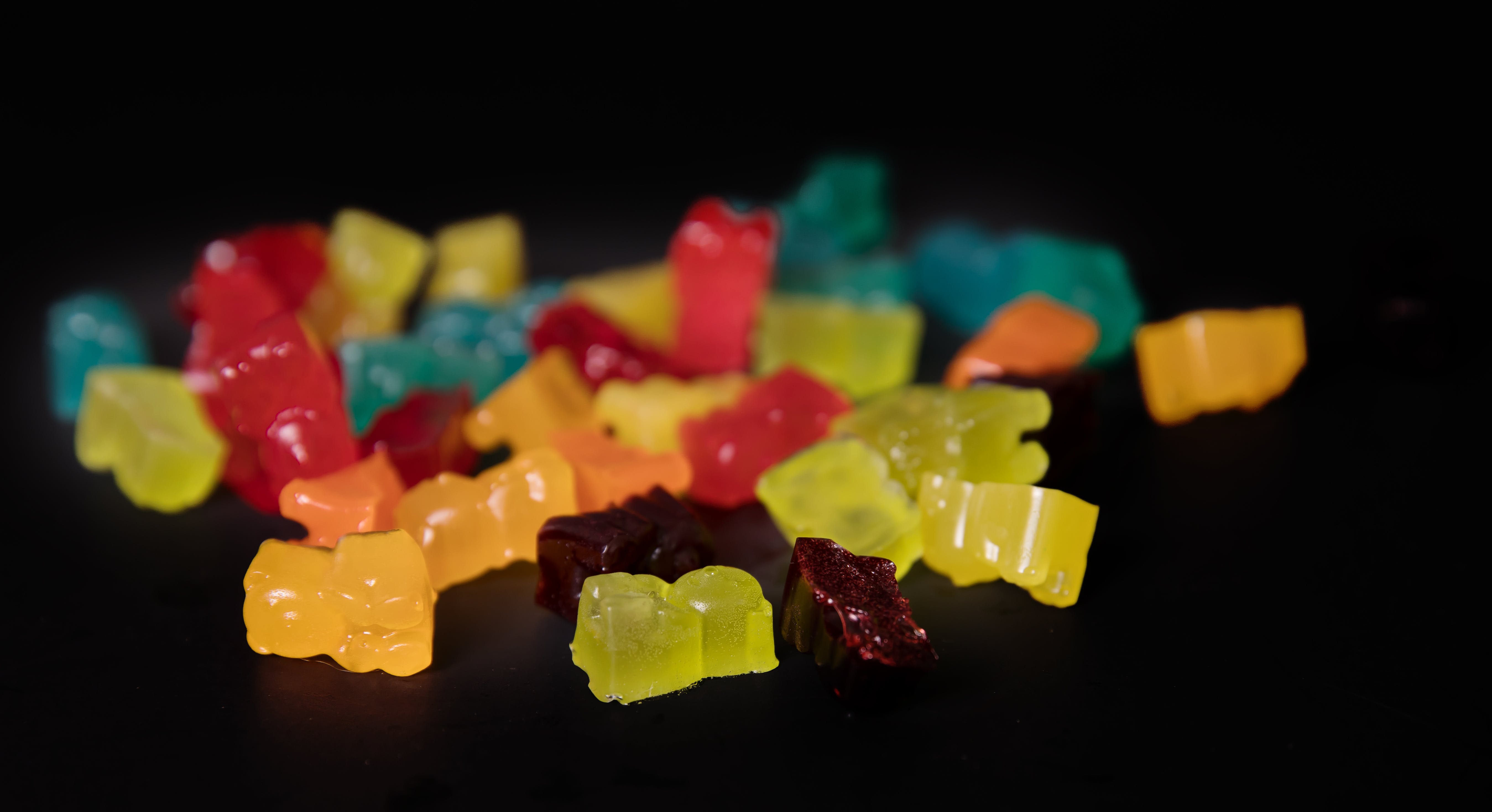 edible-sweet-cbd-gummy-bears-100mg-10-pc
